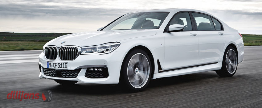 Автомобиль BMW 7 серии в белом цвете